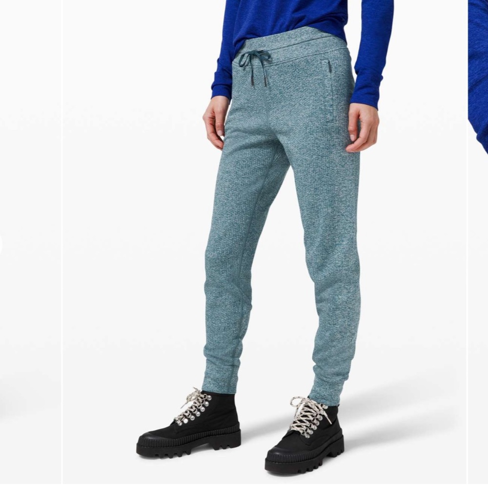 VEUC Lululemon Engineered Warmth Jogger sz 6 Submarine/White